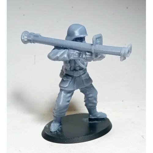 1/32 Finnish Soldier Bazooka Carrier WWII